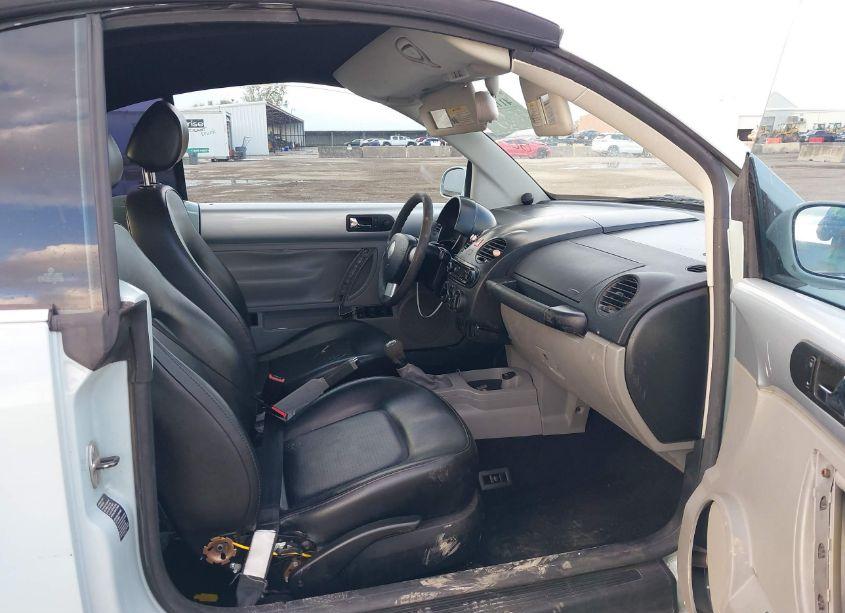 Photo 5 of 2004 Volkswagen New BEETLE GL (VIN 3VWBM31Y74M333010)