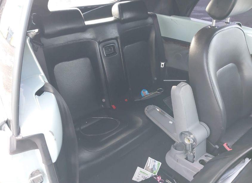 Photo 8 of 2004 Volkswagen New BEETLE GL (VIN 3VWBM31Y74M333010)