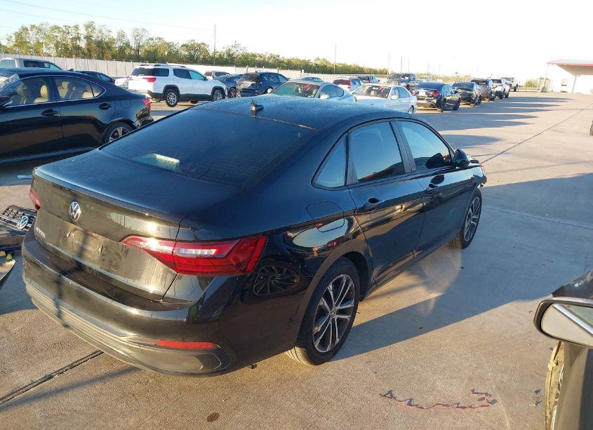 Photo 4 of 2024 Volkswagen Jetta 1.5T SPORT (VIN 3VWBM7BU0RM006524)