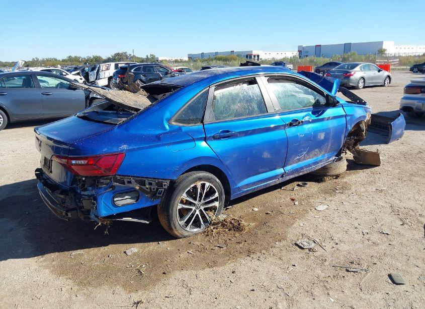 Photo 4 of 2024 Volkswagen Jetta 1.5T SPORT (VIN 3VWBM7BU0RM056579)