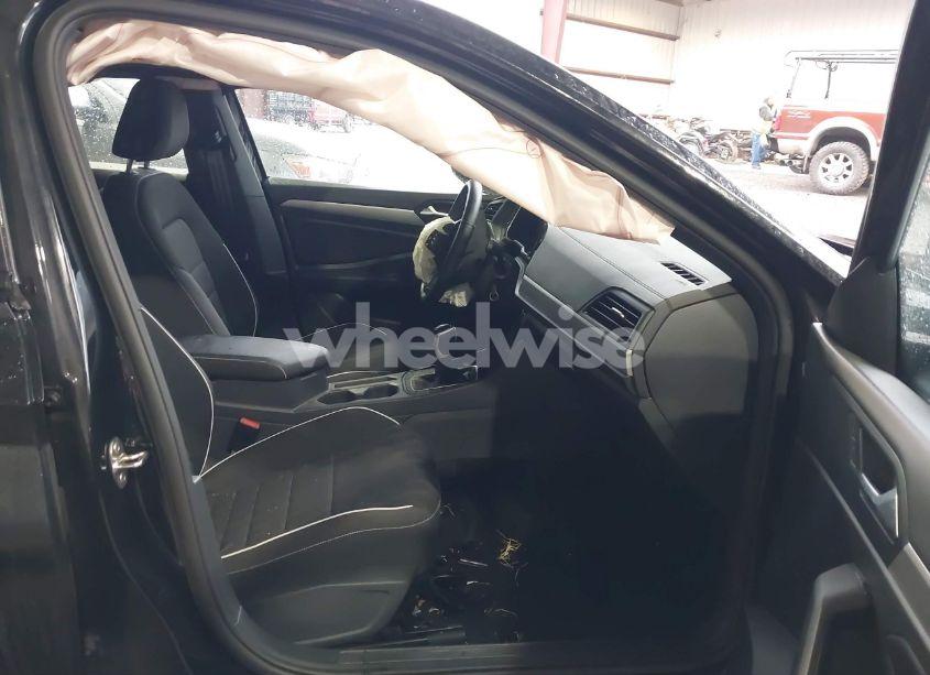 Photo 5 of 2024 Volkswagen Jetta 1.5T SPORT (VIN 3VWBM7BU1RM006645)