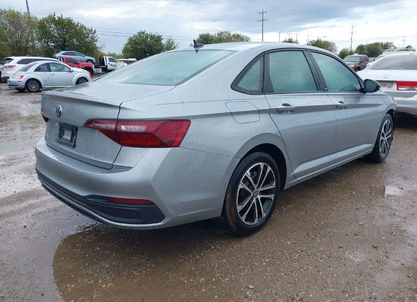 Photo 4 of 2024 Volkswagen Jetta 1.5T SPORT (VIN 3VWBM7BU2RM043154)