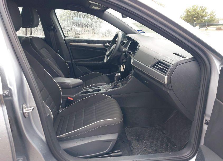 Photo 5 of 2024 Volkswagen Jetta 1.5T SPORT (VIN 3VWBM7BU2RM043154)