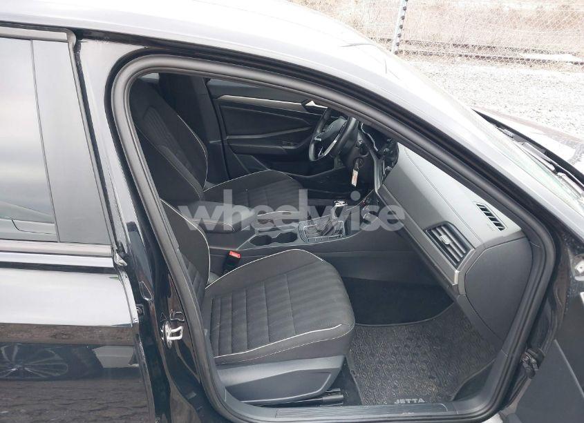 Photo 5 of 2022 Volkswagen Jetta 1.5T SPORT (VIN 3VWBM7BU3NM027393)