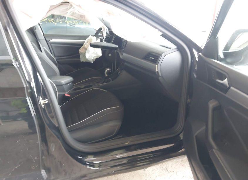 Photo 5 of 2024 Volkswagen Jetta 1.5T SPORT (VIN 3VWBM7BU3RM034270)