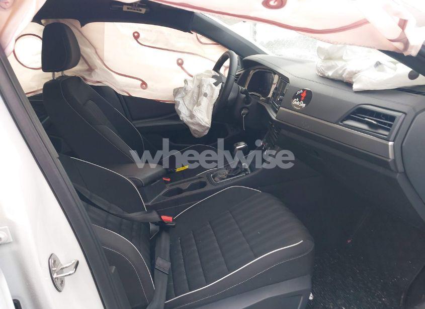 Photo 5 of 2024 Volkswagen Jetta 1.5T SPORT (VIN 3VWBM7BU4RM040241)