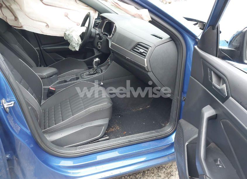 Photo 5 of 2022 Volkswagen Jetta 1.5T SPORT (VIN 3VWBM7BU8NM026837)