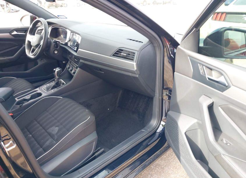 Photo 5 of 2024 Volkswagen Jetta 1.5T SPORT (VIN 3VWBM7BU8RM034314)