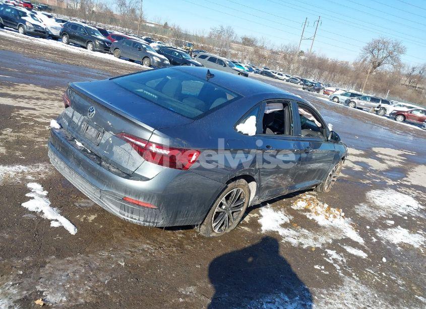 Photo 4 of 2024 Volkswagen Jetta 1.5T SPORT (VIN 3VWBM7BUXRM009088)