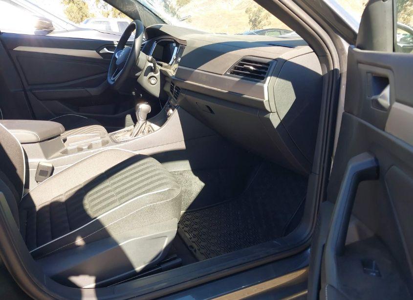 Photo 5 of 2024 Volkswagen Jetta 1.5T SPORT (VIN 3VWBM7BUXRM089217)