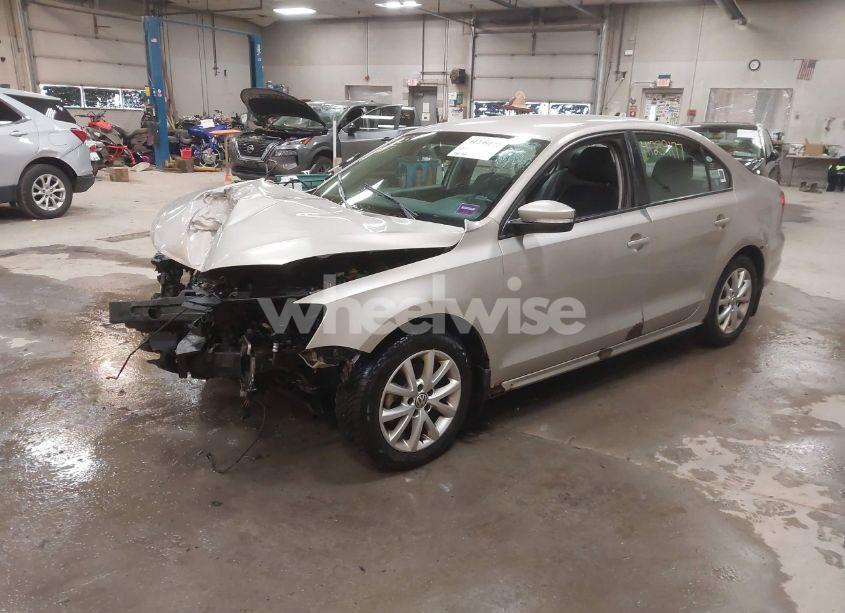 Photo 2 of 2012 Volkswagen Jetta 2.5L SE (VIN 3VWBP7AJ0CM128368)