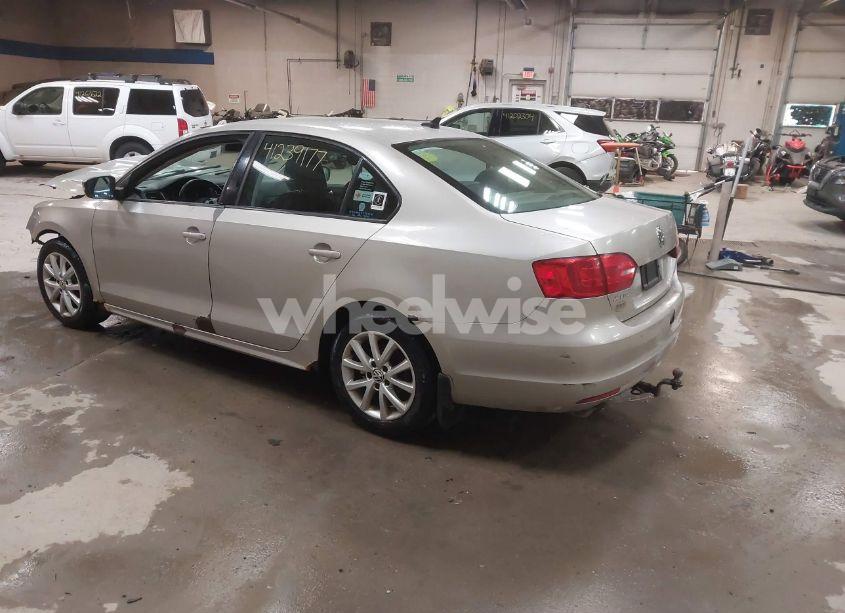Photo 3 of 2012 Volkswagen Jetta 2.5L SE (VIN 3VWBP7AJ0CM128368)