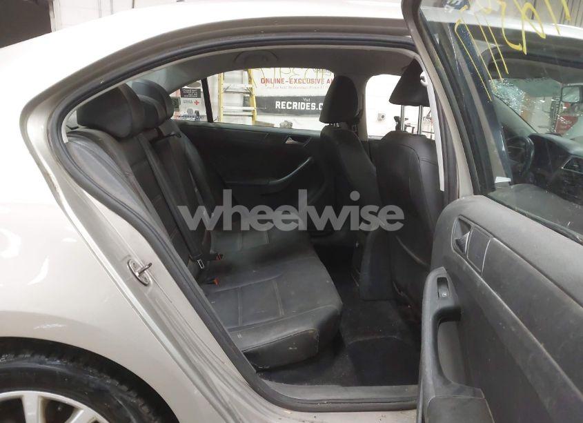 Photo 8 of 2012 Volkswagen Jetta 2.5L SE (VIN 3VWBP7AJ0CM128368)