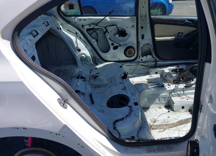 Photo 8 of 2012 Volkswagen Jetta 2.5L SE (VIN 3VWBP7AJ0CM340865)