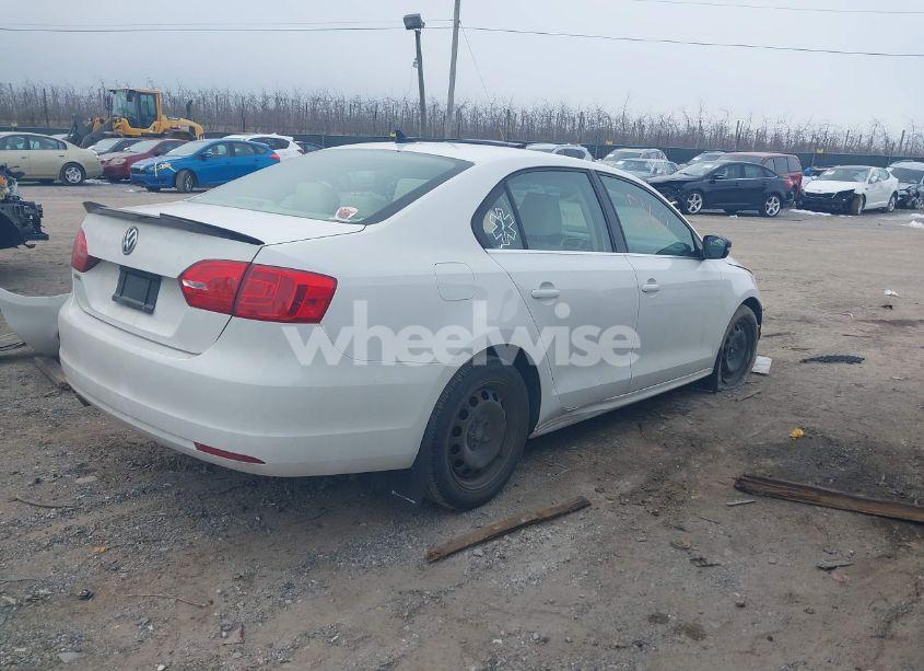 Photo 4 of 2013 Volkswagen Jetta 2.5L SE (VIN 3VWBP7AJ0DM415159)
