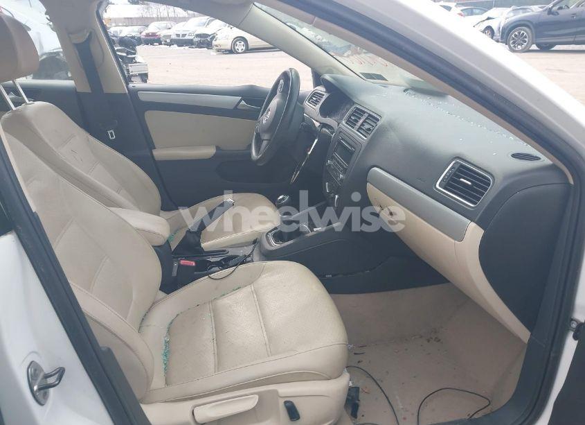 Photo 5 of 2013 Volkswagen Jetta 2.5L SE (VIN 3VWBP7AJ0DM415159)
