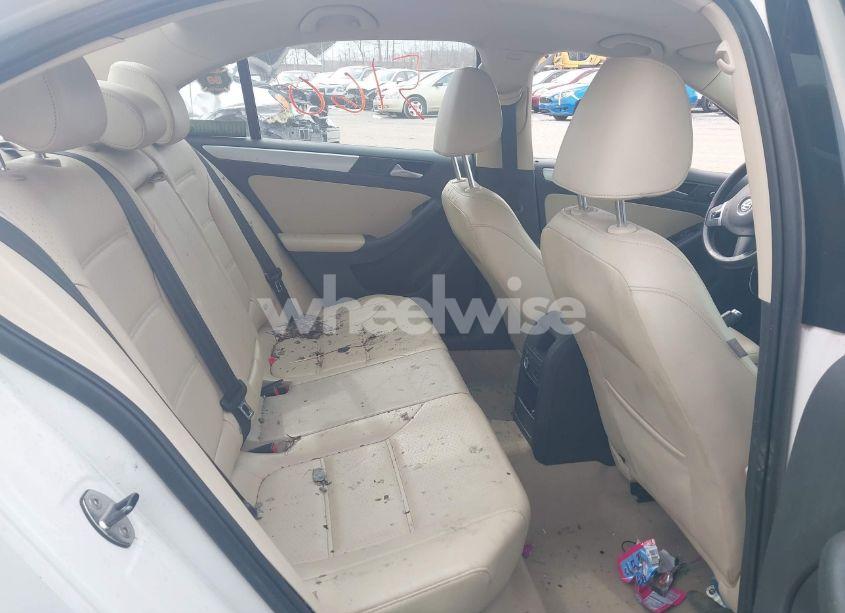 Photo 8 of 2013 Volkswagen Jetta 2.5L SE (VIN 3VWBP7AJ0DM415159)
