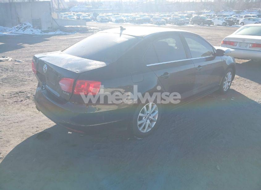 Photo 4 of 2013 Volkswagen Jetta 2.5L SE (VIN 3VWBP7AJ1DM402355)