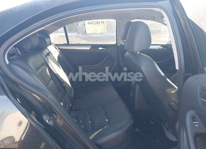 Photo 8 of 2013 Volkswagen Jetta 2.5L SE (VIN 3VWBP7AJ1DM402355)