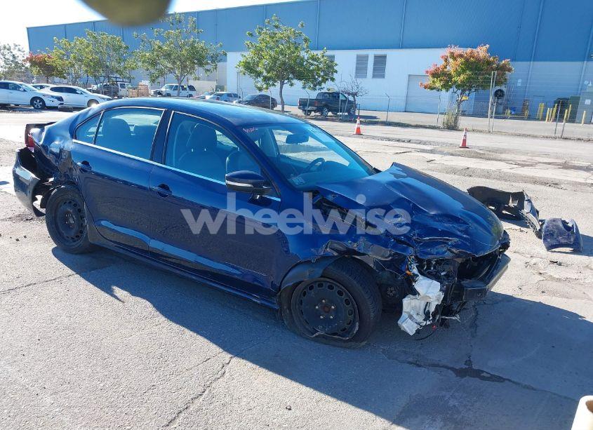 2013 Volkswagen Jetta 2.5L SE (VIN 3VWBP7AJ2DM387560) main photo