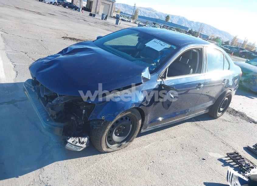 Photo 2 of 2013 Volkswagen Jetta 2.5L SE (VIN 3VWBP7AJ2DM387560)