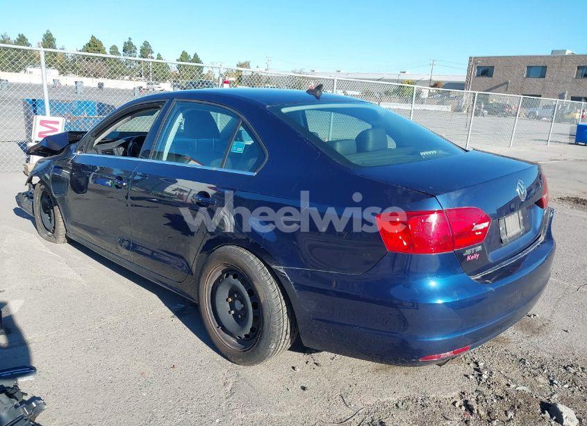 Photo 3 of 2013 Volkswagen Jetta 2.5L SE (VIN 3VWBP7AJ2DM387560)