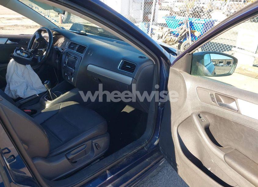 Photo 5 of 2013 Volkswagen Jetta 2.5L SE (VIN 3VWBP7AJ2DM387560)