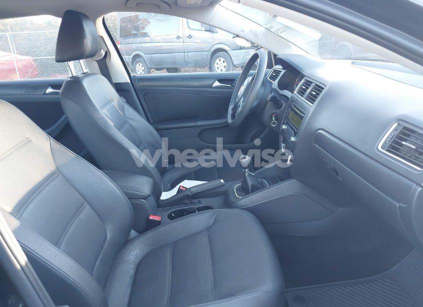 Photo 5 of 2012 Volkswagen Jetta 2.5L SE (VIN 3VWBP7AJ3CM338852)