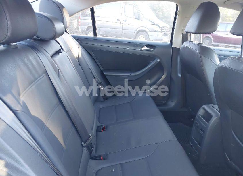 Photo 8 of 2012 Volkswagen Jetta 2.5L SE (VIN 3VWBP7AJ3CM338852)