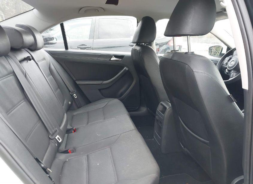 Photo 8 of 2012 Volkswagen Jetta 2.5L SE (VIN 3VWBP7AJ3CM359331)