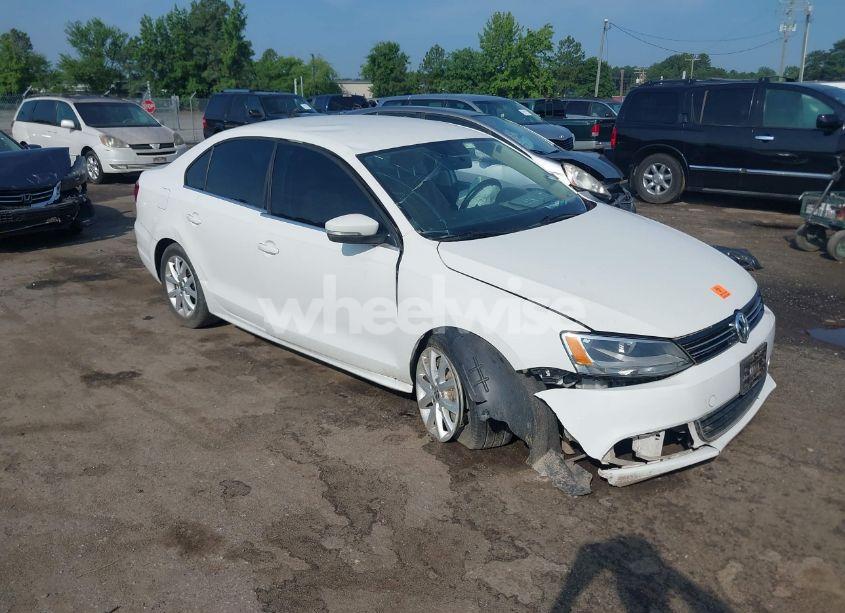 2013 Volkswagen Jetta 2.5L SE (VIN 3VWBP7AJ3DM357533) main photo