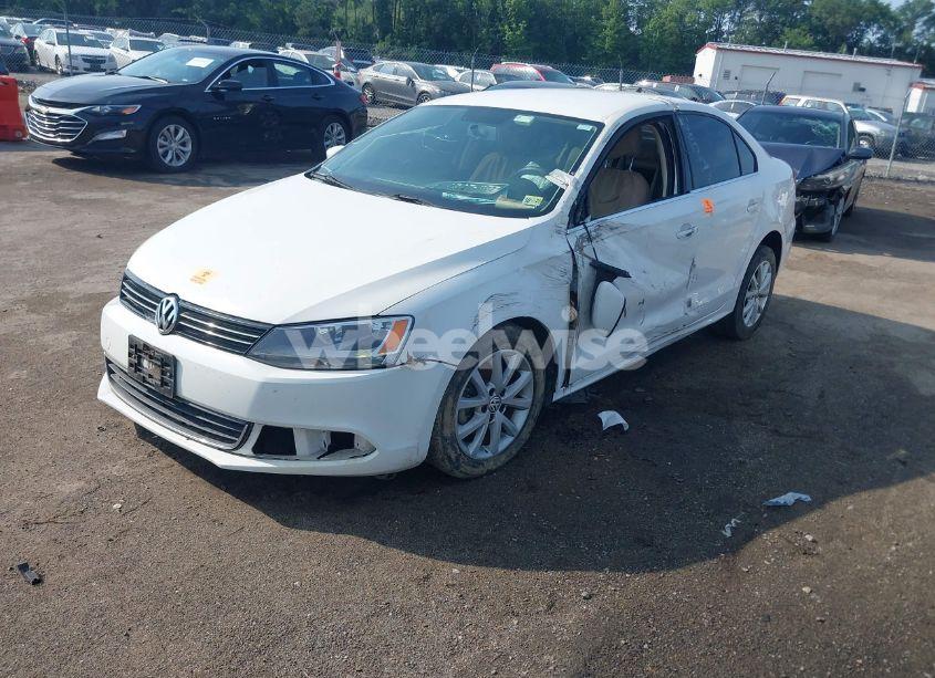Photo 2 of 2013 Volkswagen Jetta 2.5L SE (VIN 3VWBP7AJ3DM357533)