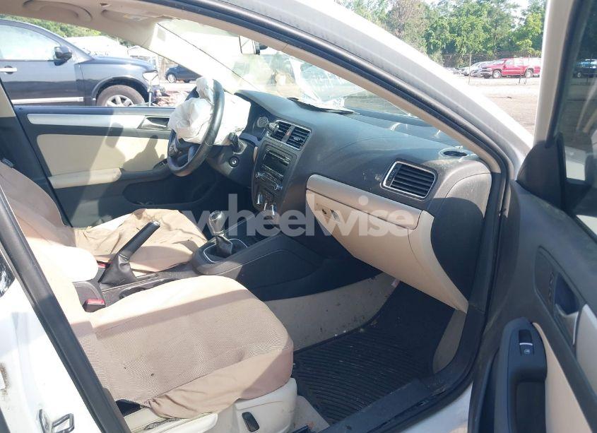 Photo 5 of 2013 Volkswagen Jetta 2.5L SE (VIN 3VWBP7AJ3DM357533)