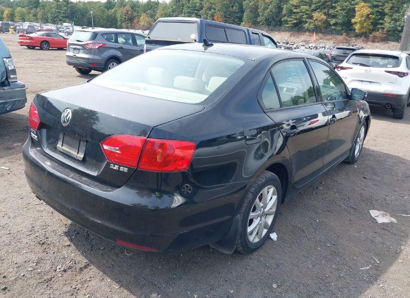 Photo 4 of 2012 Volkswagen Jetta 2.5L SE (VIN 3VWBP7AJ4CM319985)