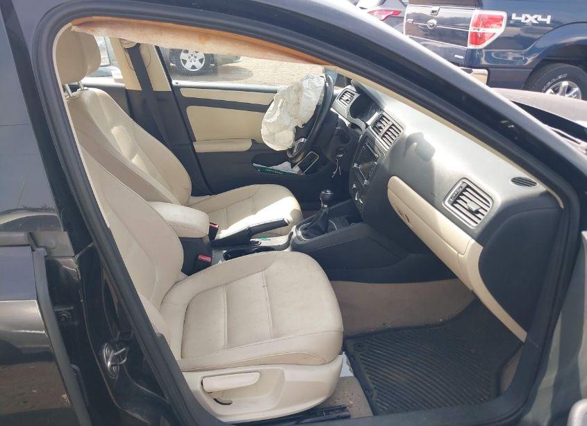 Photo 5 of 2012 Volkswagen Jetta 2.5L SE (VIN 3VWBP7AJ4CM319985)