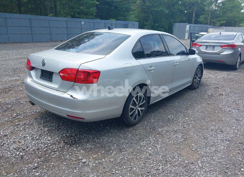 Photo 4 of 2012 Volkswagen Jetta 2.5L SE (VIN 3VWBP7AJ6CM076891)