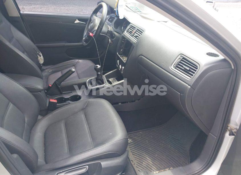 Photo 5 of 2012 Volkswagen Jetta 2.5L SE (VIN 3VWBP7AJ6CM076891)