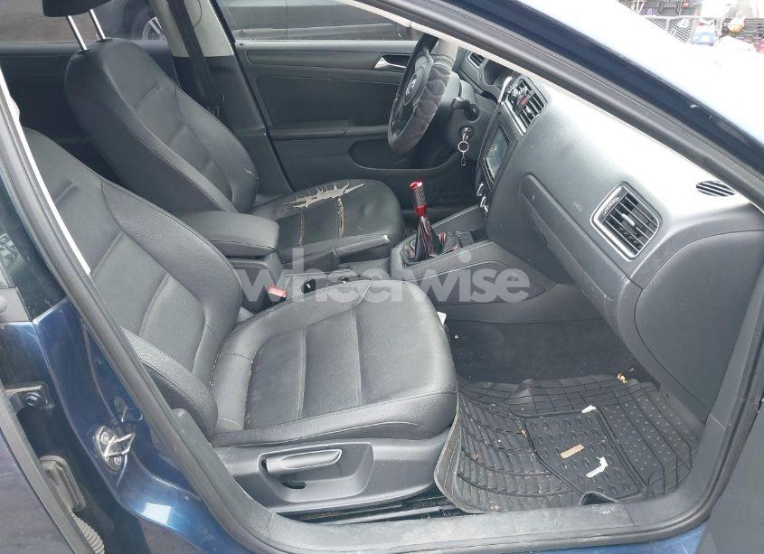 Photo 5 of 2012 Volkswagen Jetta 2.5L SE (VIN 3VWBP7AJ7CM041809)