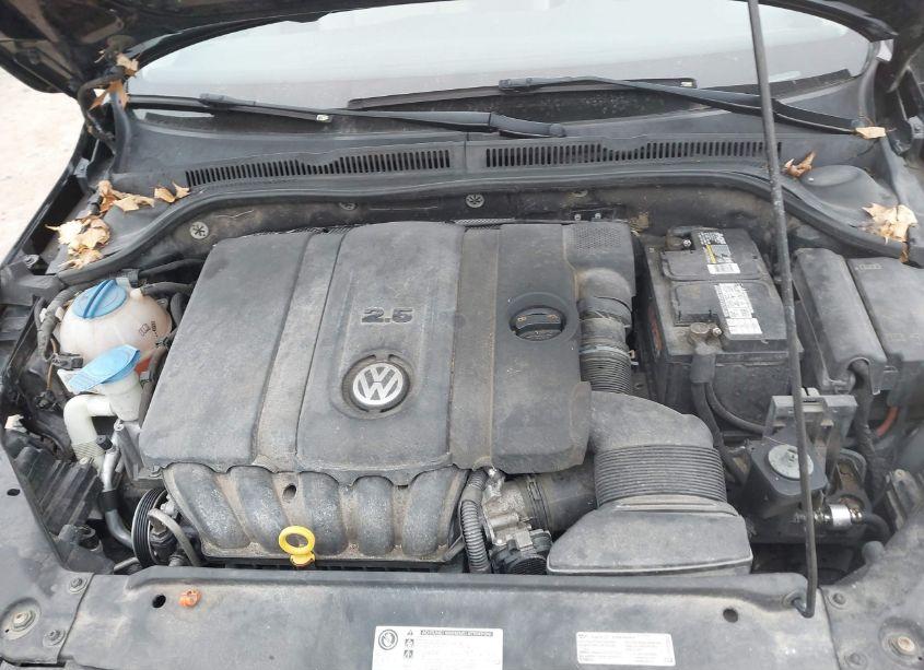 Photo 10 of 2013 Volkswagen Jetta 2.5L SE (VIN 3VWBP7AJ7DM445128)