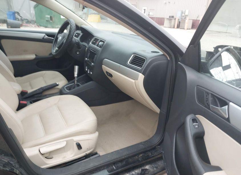 Photo 5 of 2013 Volkswagen Jetta 2.5L SE (VIN 3VWBP7AJ7DM445128)