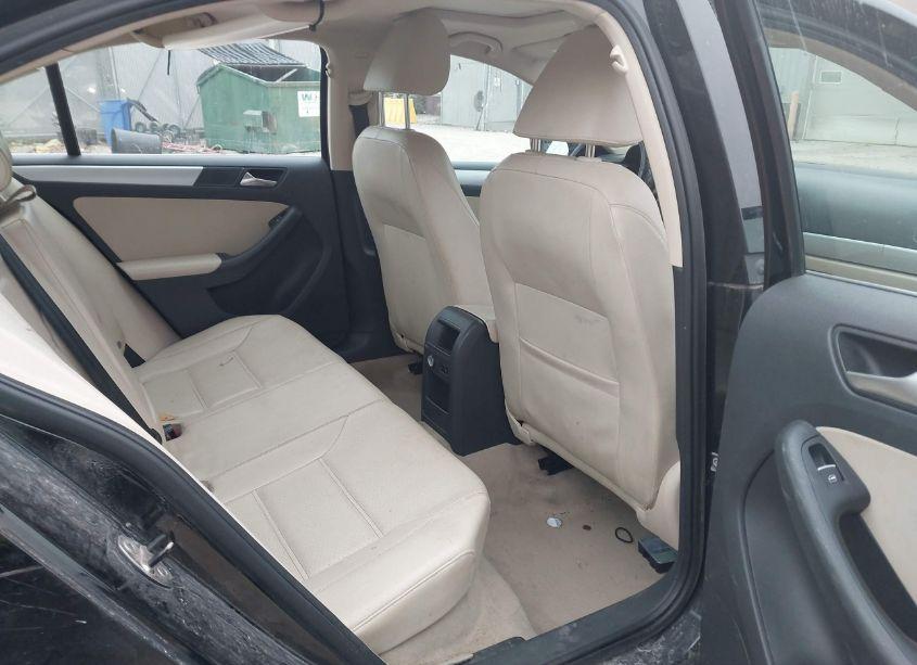 Photo 8 of 2013 Volkswagen Jetta 2.5L SE (VIN 3VWBP7AJ7DM445128)
