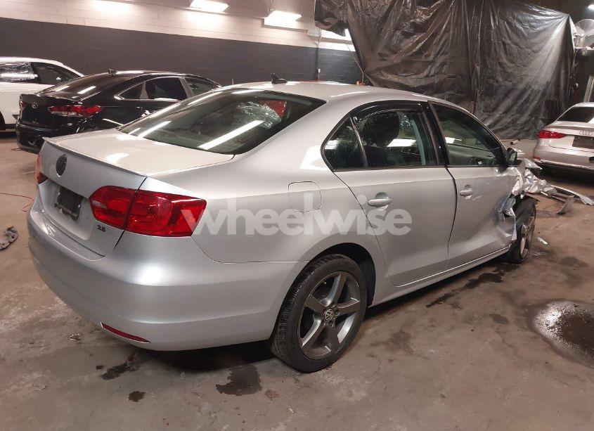 Photo 4 of 2012 Volkswagen Jetta 2.5L SE (VIN 3VWBP7AJ9CM342419)