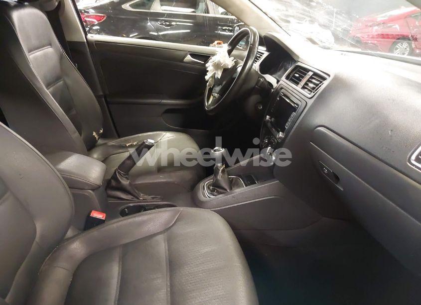 Photo 5 of 2012 Volkswagen Jetta 2.5L SE (VIN 3VWBP7AJ9CM342419)