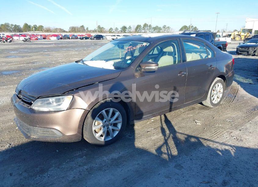 Photo 2 of 2012 Volkswagen Jetta 2.5L SE (VIN 3VWBP7AJXCM002972)