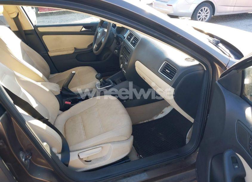 Photo 5 of 2012 Volkswagen Jetta 2.5L SE (VIN 3VWBP7AJXCM002972)