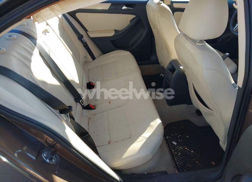 Photo 8 of 2012 Volkswagen Jetta 2.5L SE (VIN 3VWBP7AJXCM002972)