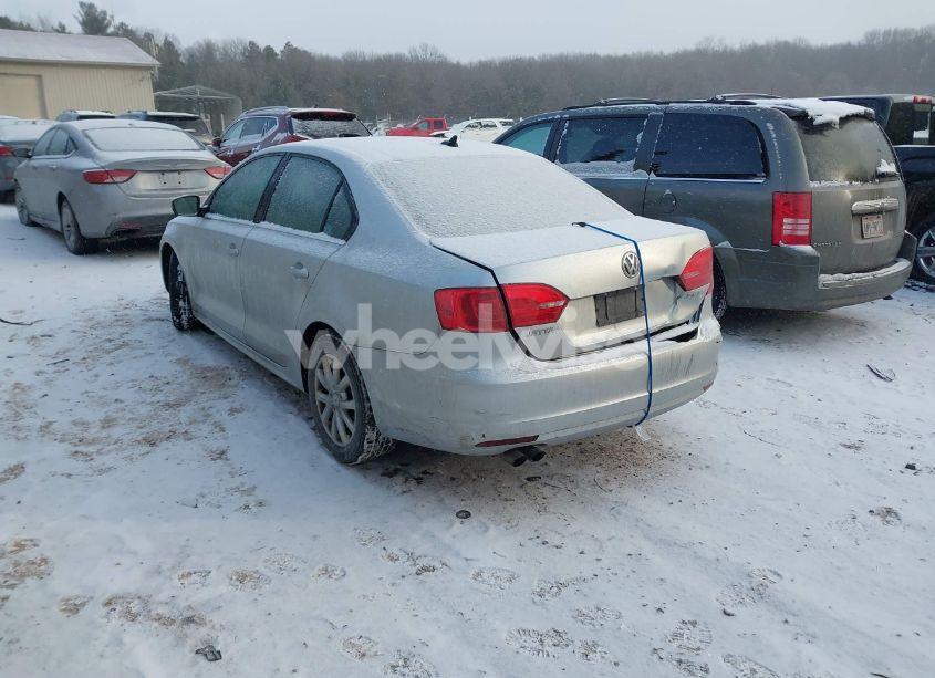 Photo 3 of 2013 Volkswagen Jetta 2.5L SE (VIN 3VWBP7AJXDM225028)