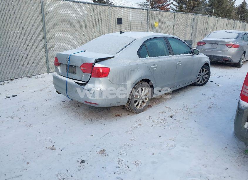 Photo 4 of 2013 Volkswagen Jetta 2.5L SE (VIN 3VWBP7AJXDM225028)