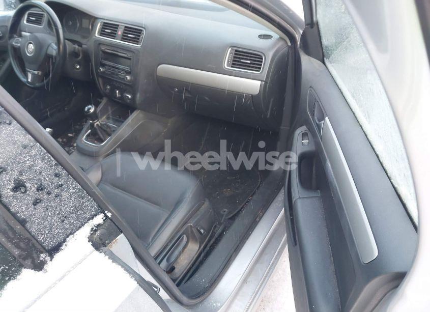 Photo 5 of 2013 Volkswagen Jetta 2.5L SE (VIN 3VWBP7AJXDM225028)