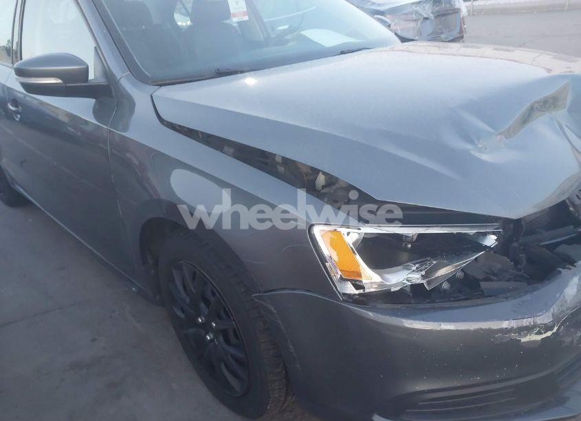 Photo 12 of 2011 Volkswagen Jetta 2.5L SE (VIN 3VWBX7AJ2BM108055)